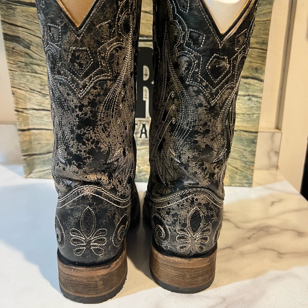 Women’s Corral Cowboy Boots Black and White Embroidered Boots